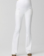 An extra-high stretch panel makes these stretch Italian cotton pants completely comfortable for the mom-to-be. In a bright white Santorini wash.THE FITFront rise, 13½ including panel Inseam, about 34½THE DETAILSElastic waist Five-pocket style Rivet detail Tonal signature stitching on back pocket Cotton/elastene; machine wash Made in USA