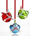 A trio of cute birds dressed for the season in dapper hats and scarves bring a hint of holiday merriment to your tree.