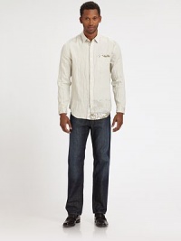 Slim-fitting casual basic tailored in printed linen.ButtonfrontChest patch pocketLinenDry cleanImported