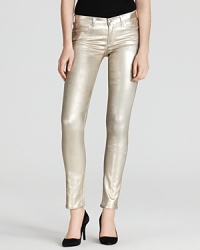 Proving sparkle is this season's new neutral, these sleek Juicy Couture skinny jeans illuminate your look with a lustrous metallic finish.