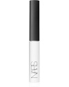 No smudging. No creasing. No caking. No looking back. An insider trick-of-the- trade. Never heavy-handed, this lightweight primer creates a seamless canvas that keeps cream and powder color looking brilliant, fresh and just-applied all day. Smudge proof eye shadow base uses a unique polymer and mineral powder blend to get a firm grip on color for hours and hours of gorgeous wear.