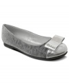 She'll want to dance in these Vanderbilt III shoes, with a dainty bow detail on the front for sweet style.