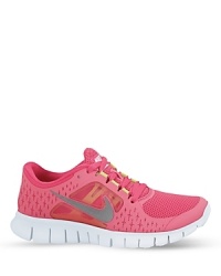 Super natural flexibility for supernatural athletes. The ultra-lightweight Nike Free Run 3 Girl's running sneaker offers a barefoot-like feel with cushioning, traction and underfoot protection for comfort on the playground and beyond.