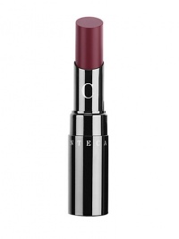 LIP CHIC is a revolutionary hybrid that combines the rich, even coverage of a lipstick with the high shine and plumping effects of a gloss. This exceptionally comfortable formula is easy to apply and is shiny but never sticky. Added collagen gives lips a boost, leaving them fuller and more youthful in appearance, but without irritation. 