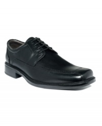 Perfectly narrow and sophisticated. This stylish pair of lace-up men's dress shoes will keep you on trend and in style whether you're on top or climbing the corporate ladder.