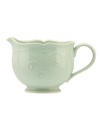 With fanciful beading and a feminine edge, this Lenox French Perle sauce pitcher has an irresistibly old-fashioned sensibility. Hardwearing stoneware is dishwasher safe and, in an ethereal ice-blue hue with antiqued trim, a graceful addition to any meal.