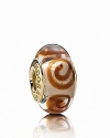 Artsy spirals adorn this glossy murano glass charm. Logo-engraved 14K gold trim expresses the PANDORA signature.