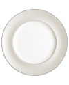 Fresh yet formal, any main course looks fabulous on the fine china Etoile Platinum dinner plate. From innovative designer Monique Lhullier, it features a pearlescent border with glossy raised dots and a fine stitch-like pattern.