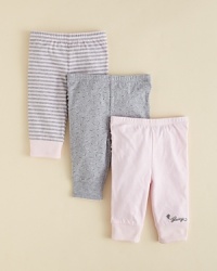 The comfy cotton leggings with a 3-tiered ruffle bottom presents an irresistibly cute way to embellish your newborn's everyday style.