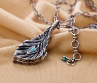 LUCKY BRAND SILVER- TONE PEACOCK FEATHER LOCKET & CHAIN Pendant Necklace