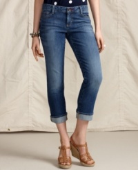 These super-flattering jeans from Tommy Hilfiger feature a cropped, skinny silhouette that instantly lengthens your legs! Pair them with espadrilles for warm-weather style!