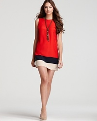 Work the color-block trend to perfection in this Akiko dress, cut in a '60s-inspired shift silhouette for a retro edge.