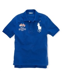 A preppy short-sleeved polo shirt in breathable cotton mesh is accented with country embroidery.