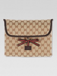 Nylon changing pad with grosgrain ribbon closure and trim, embossed with Gucci teddy bear and logo leather tab.18.5W X 26HNylonSpot cleanMade in Italy