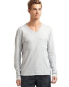 THE LOOKV neckline Pullover style Long sleeves Topstitched details on one side Single chest pocketTHE FITContemporary fitTHE MATERIALCottonCARE & ORIGINDry clean or machine wash Made in USA