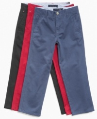 Pick the right look to accent his laid-back style. These Tommy Hilfiger pants are the perfect classic complement.