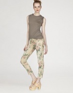 Pretty florals lend a touch of romance to this skinny-fit silhouette, cropped just above the ankle.THE FITFitted through hips and thighsRise, about 8Inseam, about 27½THE DETAILSZip flyFive-pocket style98% cotton/2% elastaneHand washMade in USA of imported fabricModel shown is 5'10 (177cm) wearing US size 4.