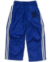 By gosh, these matte athletic pants from Osh Kosh give your little guy a comfy look for playtime.