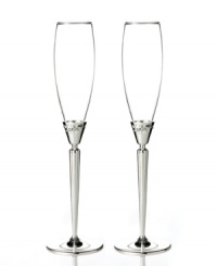 Toast the bride and groom with Modern Love flutes. Silver-plated stems adorned with a sparkling floral motif give way to a glass of celebratory bubbly.