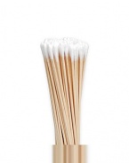 These tightly woven cotton swabs are perfect for blending and applying Trish McEvoy's makeup and liquid foundation. 100 per pack. 