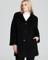 This classic Ellen Tracy coat flaunts a clean silhouette and single-breasted front for a timeless, everyday look.