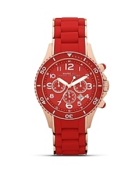 Put a distinctive duo-tone spin on your wrist wear collection with this watch from MARC BY MARC JACOBS. It's red and gold colorway lends every look a vibrant twist.