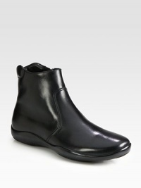 A casual dress boot designed in Italian calfskin leather with a side zip for off-and-on with ease.Leather upperPadded insoleRubber soleMade in Italy