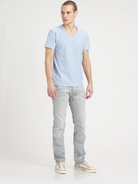 Slim-fitting silhouette, in a uniquely distressed, light-wash for a completed casual feel.Five-pocket styleInseam, about 33CottonMachine washImported