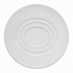 Hommage is like another point of view; very white, very flat porcelain, generously wide-rimmed and superimposed with shapes to inspire the chef and enhance the food. Hommage is an unostentatious part of the set up and can be used from preparation in the kitchen to tasting in the restaurant.