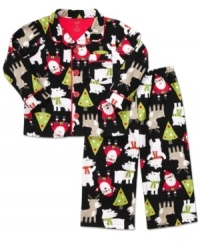 Santa will know he'll be sleeping thanks to this comfy sleepwear top and pants set from Carters.