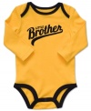 We are family. Let everyone know he has someone to look up to with this sporty Little Brother graphic bodysuit from Carter's.