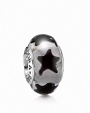 A repeating star pattern adorns a translucent murano glass bead. Logo-engraved sterling silver trim displays the PANDORA signature.