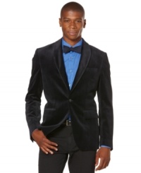 Show off your sleek old school style in this classy Perry Ellis velvet sport coat.