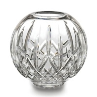 The world's most popular crystal pattern, named for Count Waterford's 12th-century Lismore Castle, sounds a rich, elegant note in this stunning vase. Fill with an array of fresh-cut flowers, or display as is to be admired for its singular beauty.