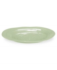 From celebrated chef and writer, Sophie Conran, comes incredibly durable dinnerware for every step of the meal, from oven to table. A ribbed texture gives this round platter the charming look of traditional hand thrown pottery.