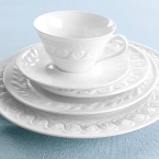 The Louvre dinnerware collection takes its design inspiration from architectural motifs that adorn the exterior of the Louvre museum. Casual or formal, this collection offers great practicality and adapts to every occasion. Oven and dishwasher safe, many of the bakeware pieces transition from oven to table.