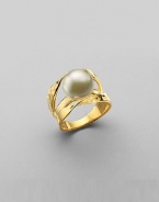 A single shining pearl suspends over a hammered setting of gold-plated sterling silver. 12mm white, round man-made pearl 18k gold vermeil Made in Spain