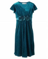 A glittery creation for party-ready perfection. She'll feel like the belle of the ball in her Speechless velvet dress.