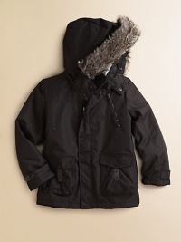 The perfect cold weather companion, this classic ski jacket has plenty of pockets for storage