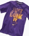 Rim rockin' style is easy with this sporty graphic tee from Nike.