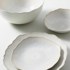 Jars unique tabletop concept offers authentic hand-craftsmanship and contemporary design for everyday use. Jars Plume White Pearl is a beautiful collection, combining French savoir-faire and natural organic inspiration.