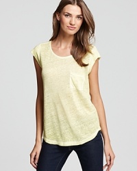 The ultimate in comfort, this airy Joie top has a carefree, vintage feel and features an on-trend high-low hem.