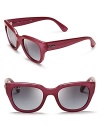 Cutting-edge cat eye meets classic Wayfarer in these supremely stylish Ray-Ban sunglasses.