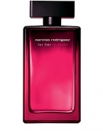 Each element of this ultra-sophisticated limited edition has been enhanced to sublimate the original Eau de Parfum in a couture way: Vibrating and colorful top notes have been added to the fragrance, the bottle is dressed up with one absolute color fuchsia - and the outer packaging has a wink at Narciso Rodriguez fashion collages. 