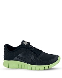 The ultra-lightweight Nike Free Run 3 Running Shoe offers a barefoot-like feel with cushioning and underfoot protection.