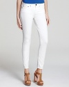 White haute and ready, these Vince jeans are waiting for you to work it. Anchor these whitewash skinnies with a chunky boot and oversize sweater.