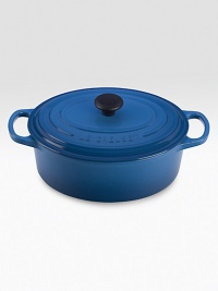 Crafted from heavy stoneware, Le Creuset cookware is the ultimate ingredient for chefs and home cooks worldwide. With its recessed-edge lid, this enameled cast iron oven masters slow cooking, evenly distributing and retaining heat.