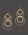 Interlocking hoops of 14K. yellow gold form a striking pattern.