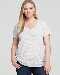 Styled on its own or slipped under a cardigan, this Eileen Fisher Plus tee is a must-have staple for the season. Highlight the understated stripes against white denim for crisp summer style.