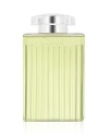 Modern musks fuse with sandalwood to enhance the warmth and sensuality of this delicate and feminine fragrance.